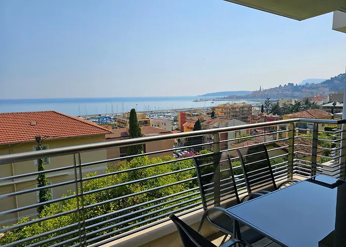 The blue house, lovely apartment in the Côte d\'Azur for 6 people