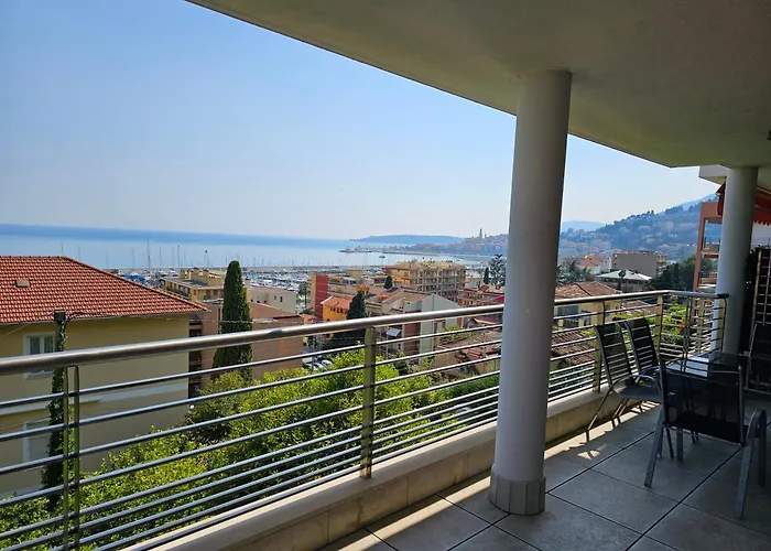 The blue house, lovely apartment in the Côte d\'Azur for 6 people
