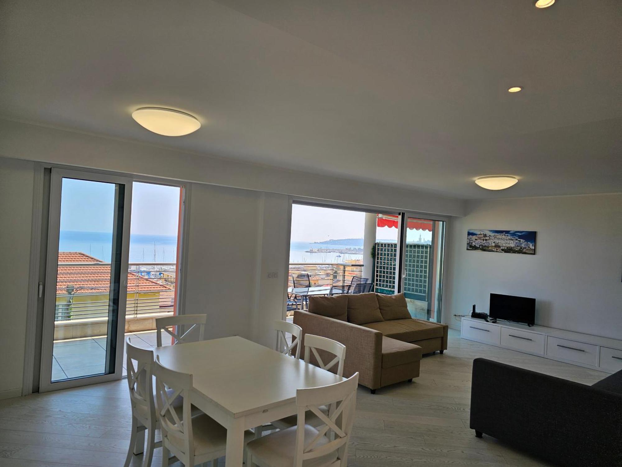 The Blue House, Lovely In The Côte D'azur For 6 People Appartement *
